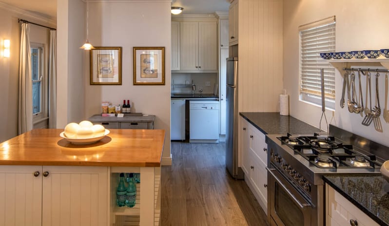 LE QUARTIER FRANCAIS - VILLA KITCHEN